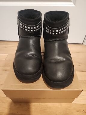 UGG Australia Neva Deco Studs Mouton Short Boots Black Used Size 10 41
